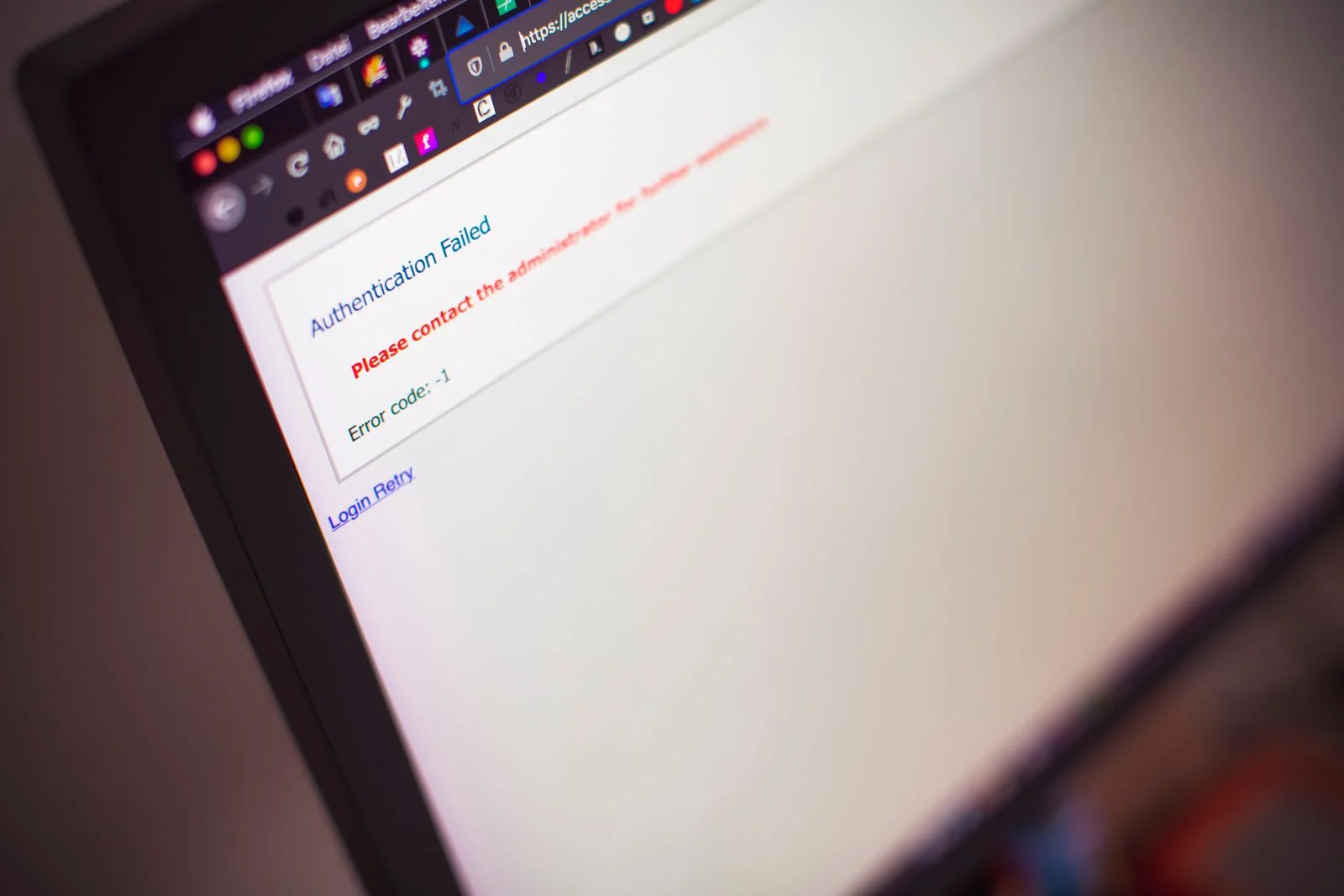 Formularz strony internetowej na ekranie laptopa