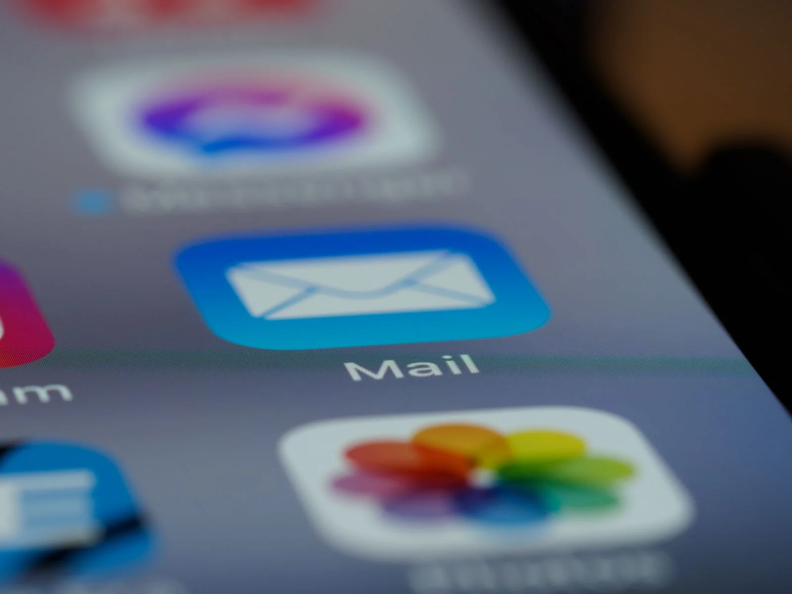 Ikona aplikacji pocztowej na ekranie telefonu