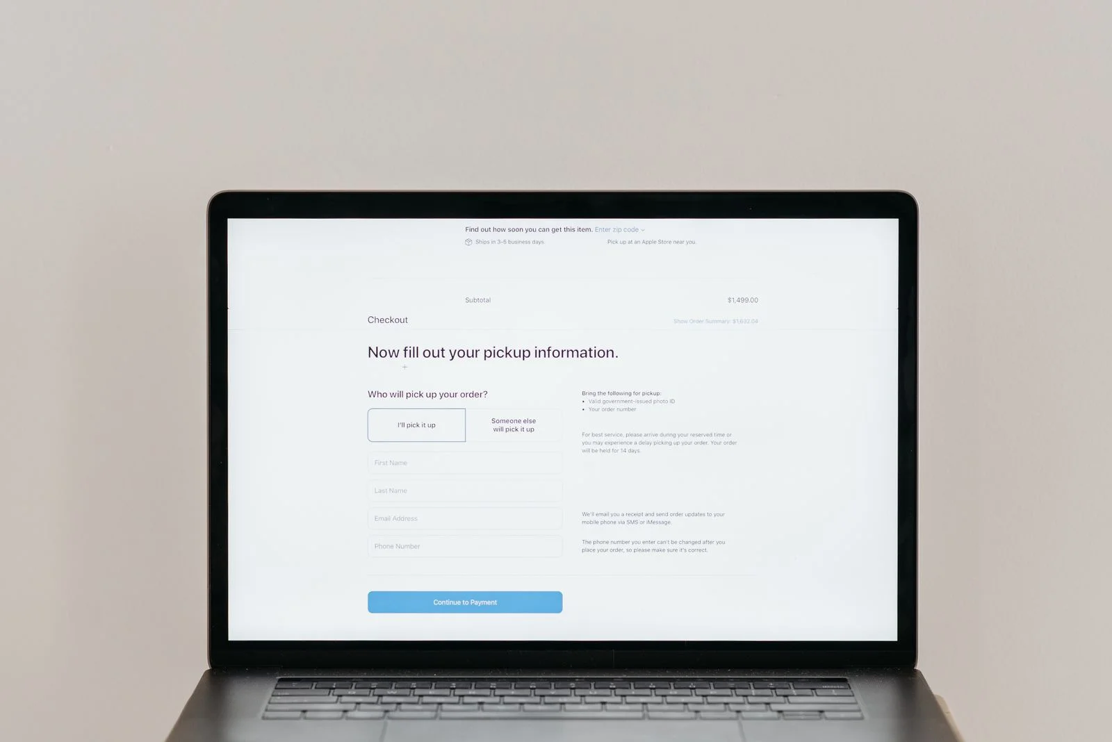 Strona internetowa na ekranie laptopa