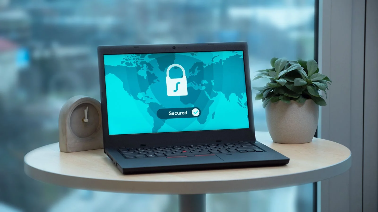 Symbol kłódki na ekranie laptopa